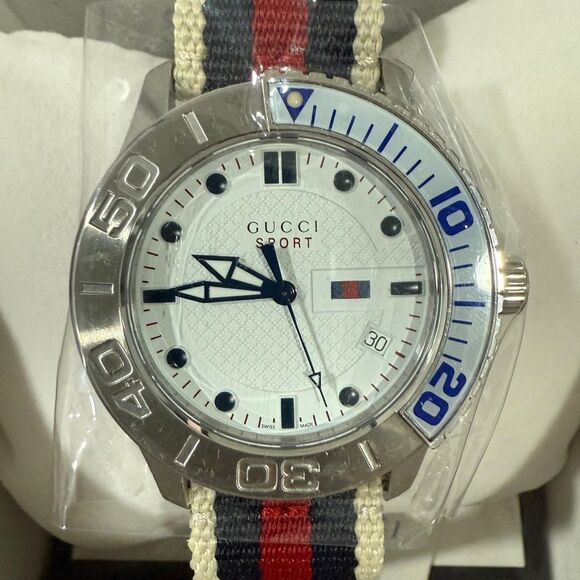 NIB G-Timeless Gucci Watch - Picture 3 of 7